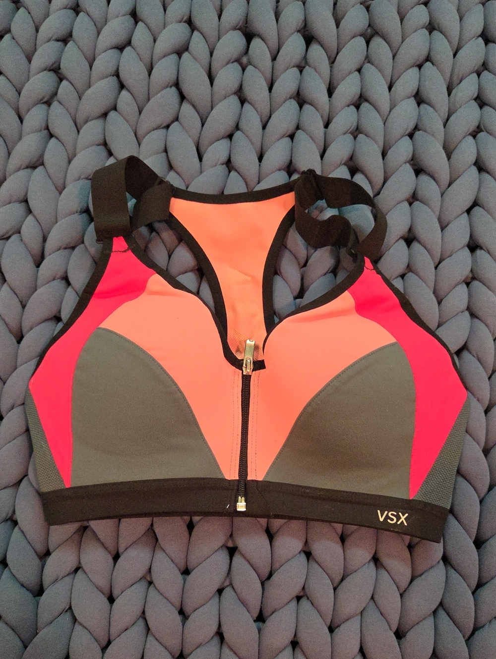 Victoria's Secret Knockout. VSX Colorblock Front-Zip Sports Bra